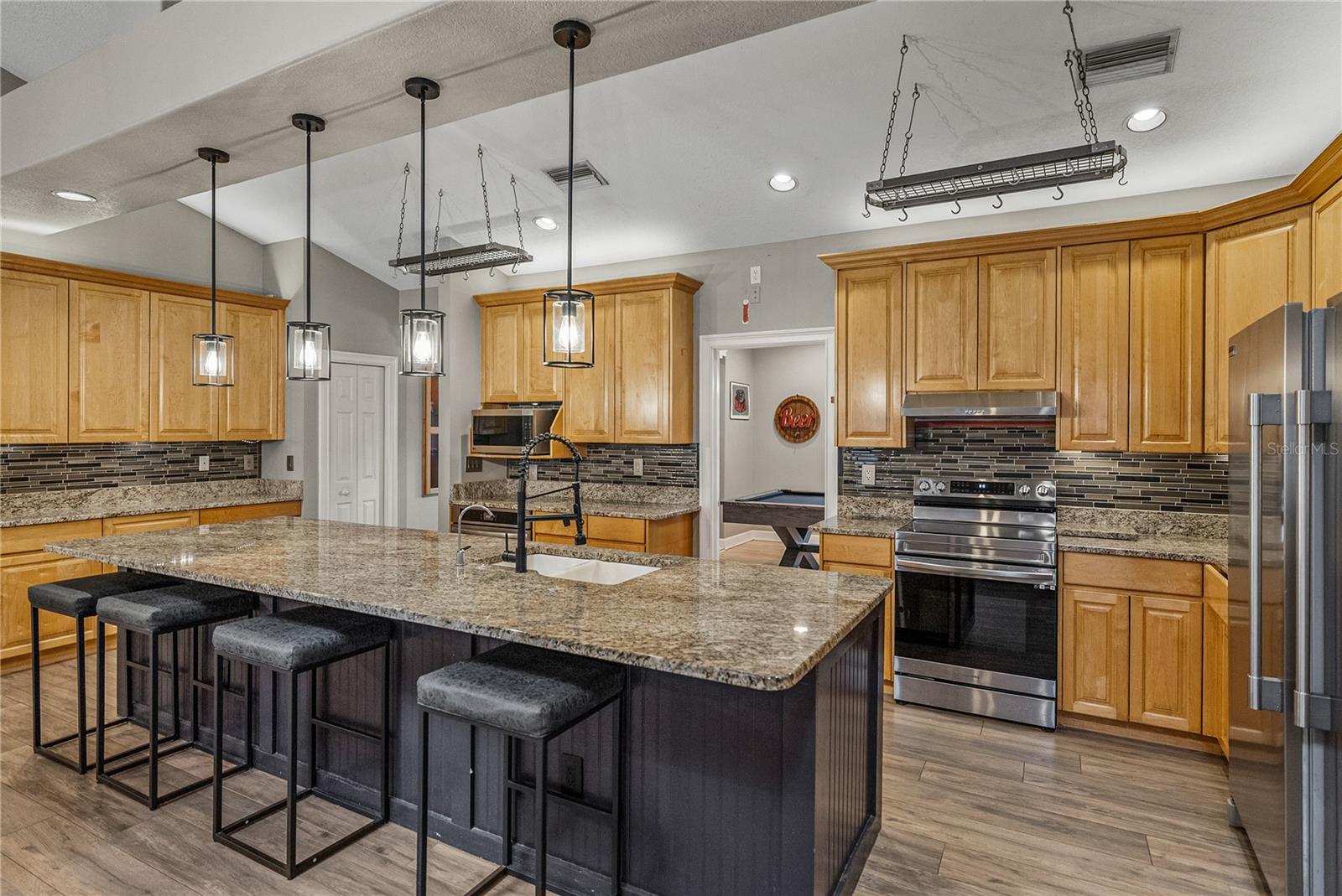 HICKORY LAKES MANOR - Residential