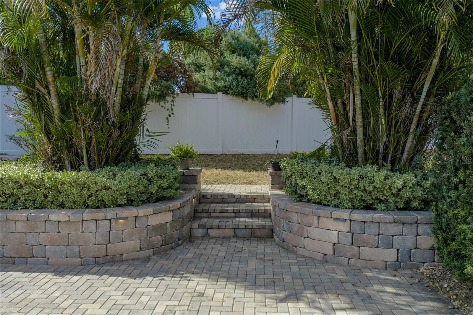 HICKORY LAKES MANOR - Residential