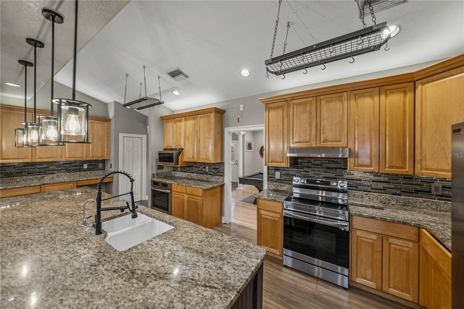 HICKORY LAKES MANOR - Residential