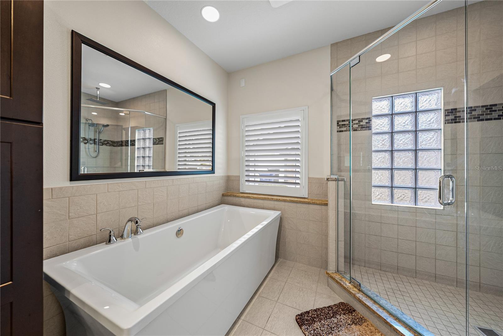 HICKORY LAKES MANOR - Residential