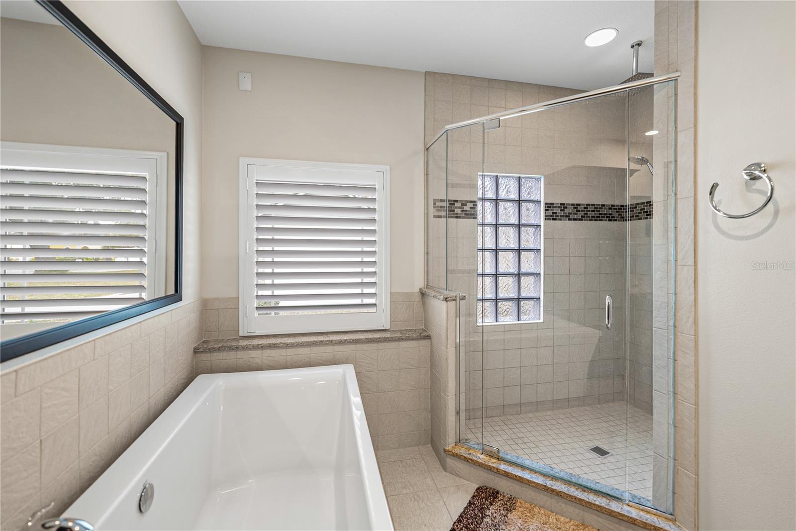 HICKORY LAKES MANOR - Residential