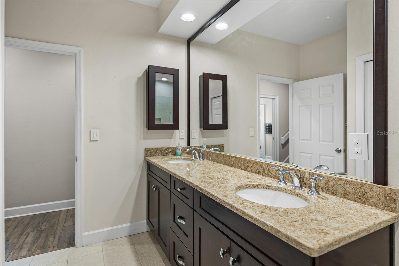 HICKORY LAKES MANOR - Residential