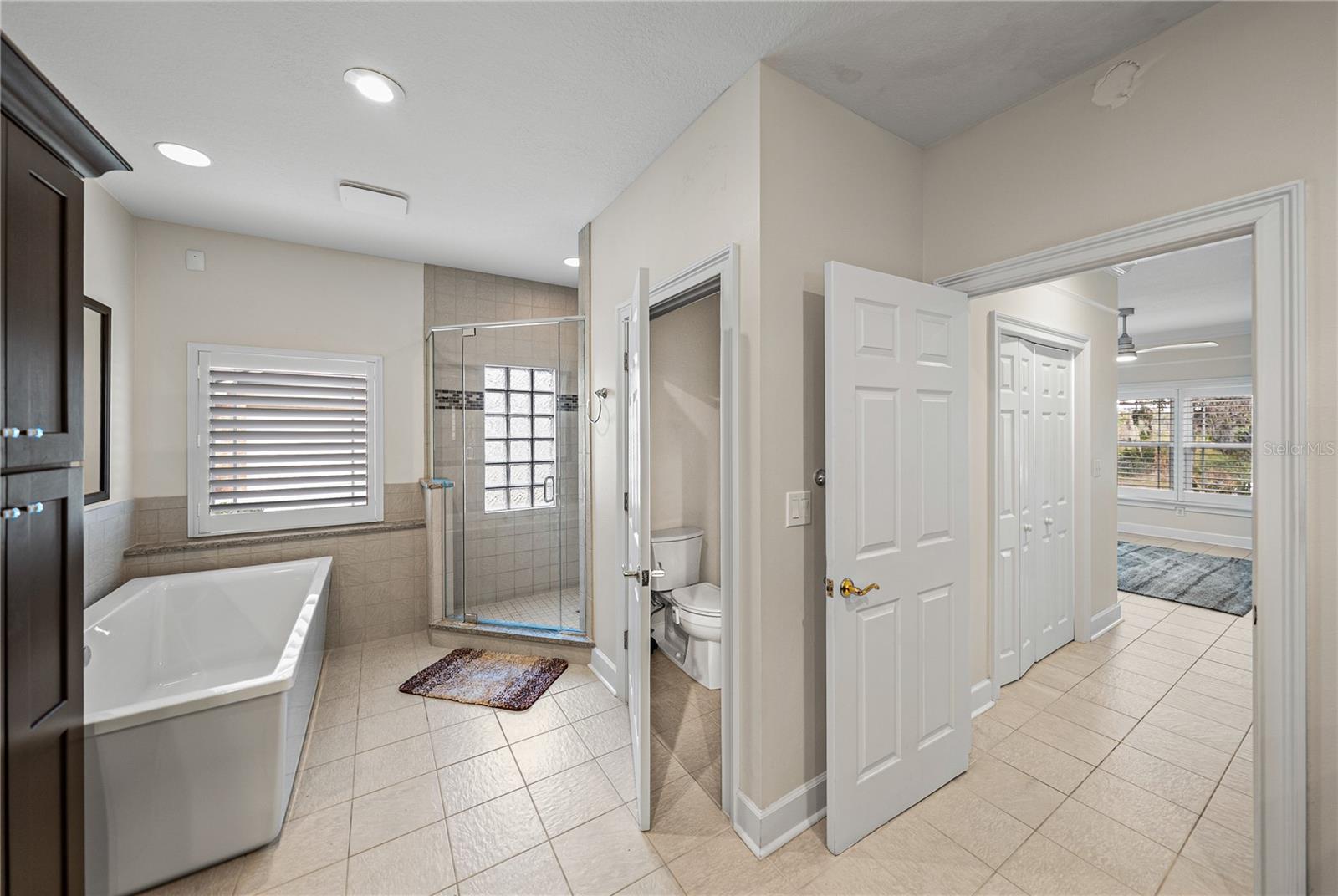 HICKORY LAKES MANOR - Residential