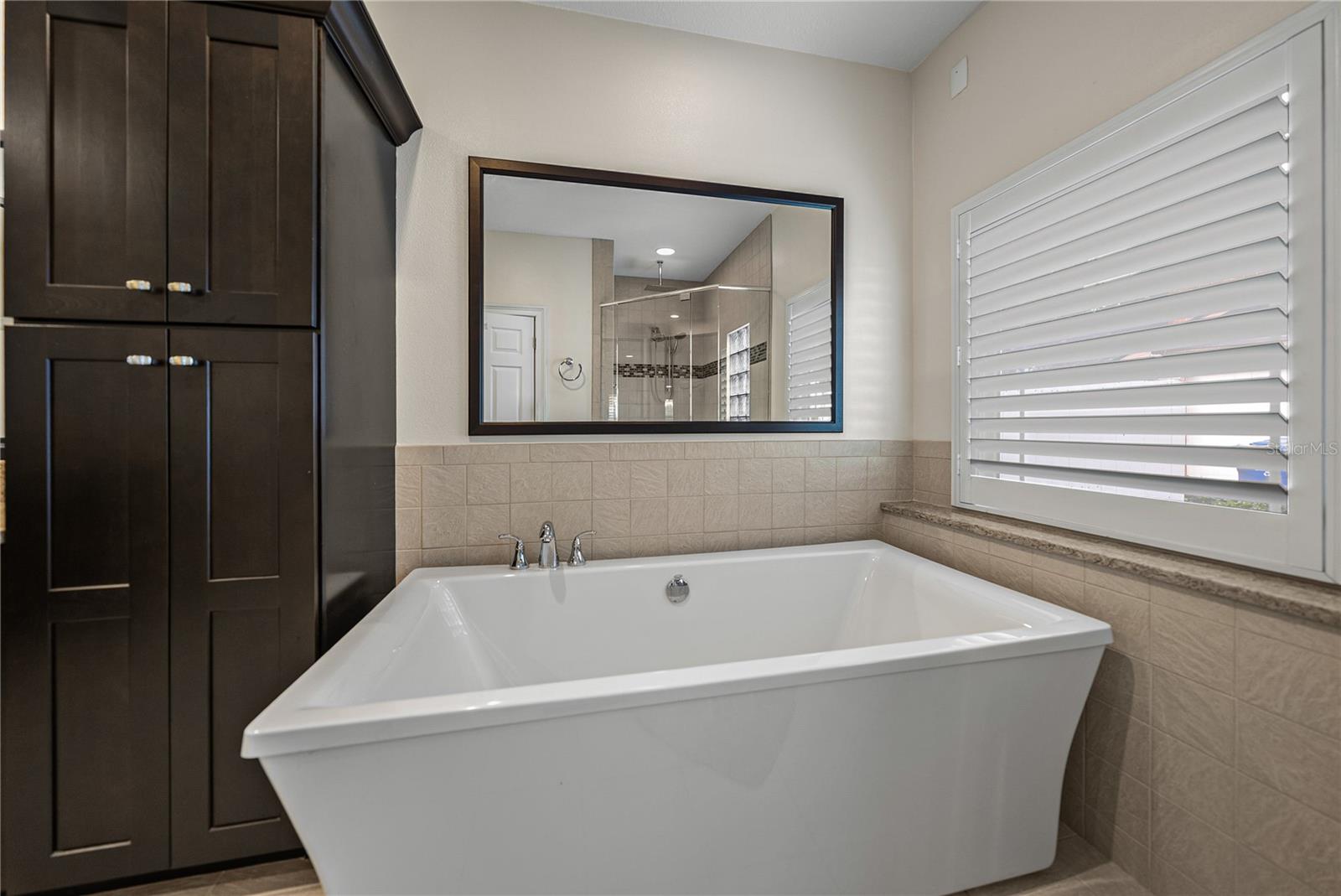 HICKORY LAKES MANOR - Residential