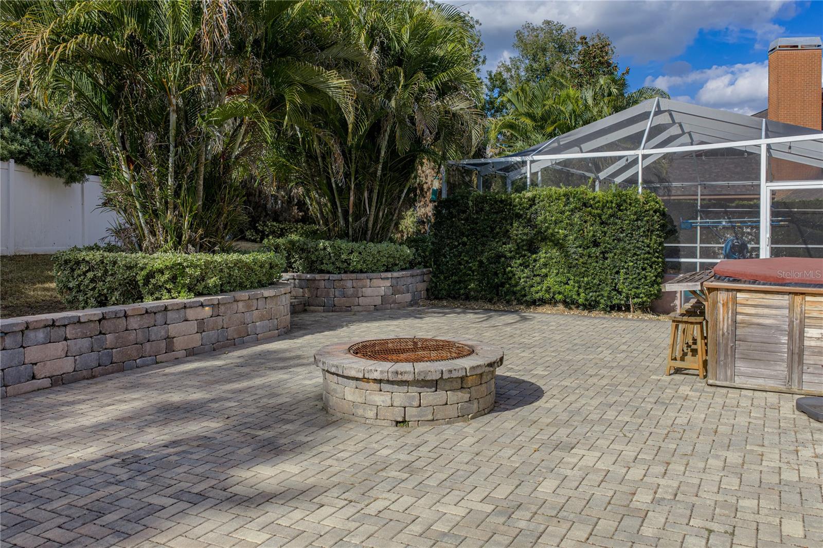 HICKORY LAKES MANOR - Residential