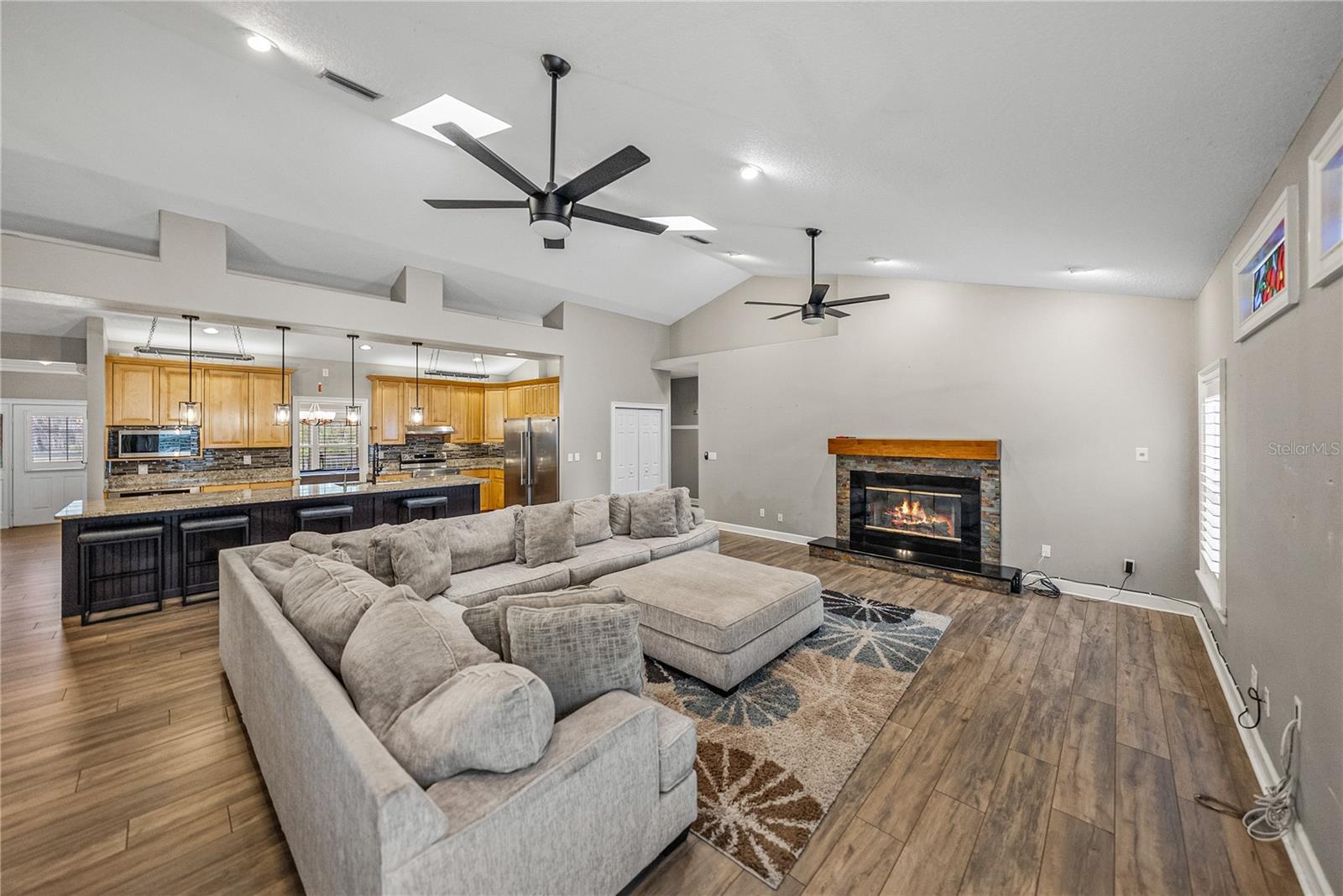 HICKORY LAKES MANOR - Residential