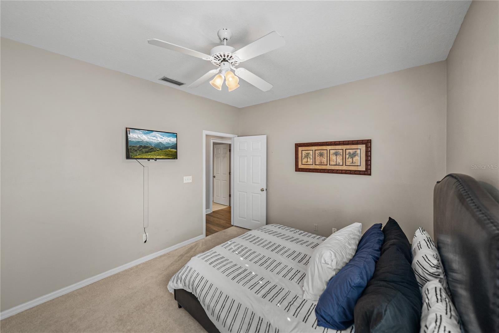 HICKORY LAKES MANOR - Residential