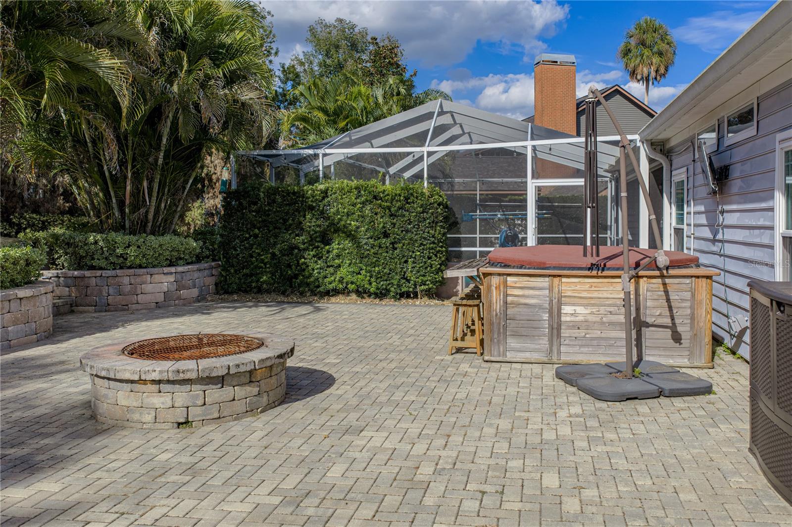 HICKORY LAKES MANOR - Residential