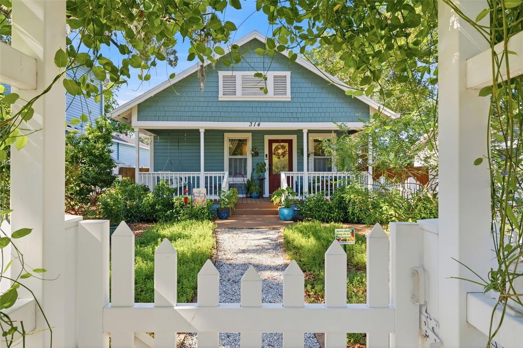 Photo of 314 W Comanche Avenue, Tampa, FL 33604 (MLS # TB8527895)