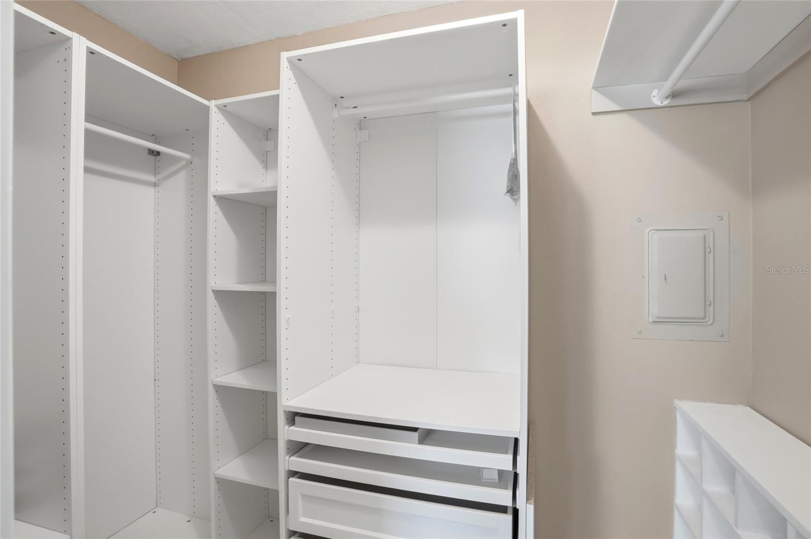 LAKE LINK ESTATES - Residential