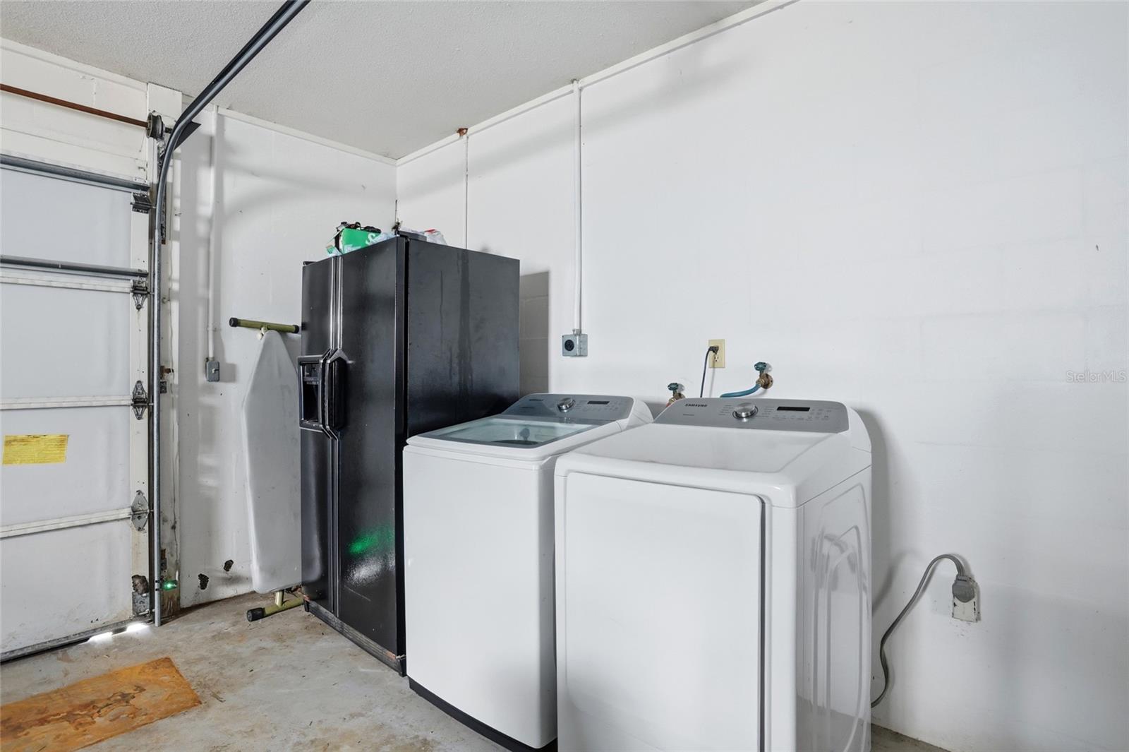 LAKE LINK ESTATES - Residential