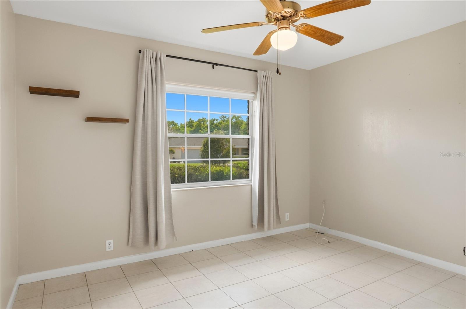 LAKE LINK ESTATES - Residential