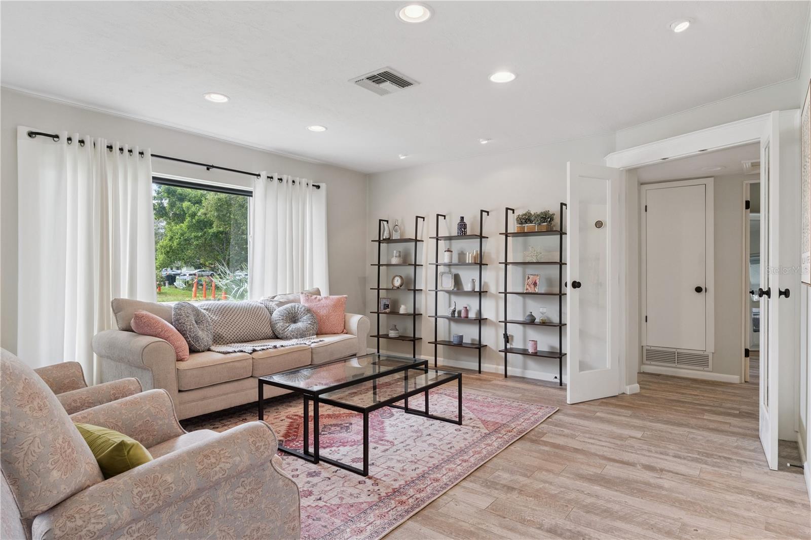106 S LAKEWOOD CIRCLE