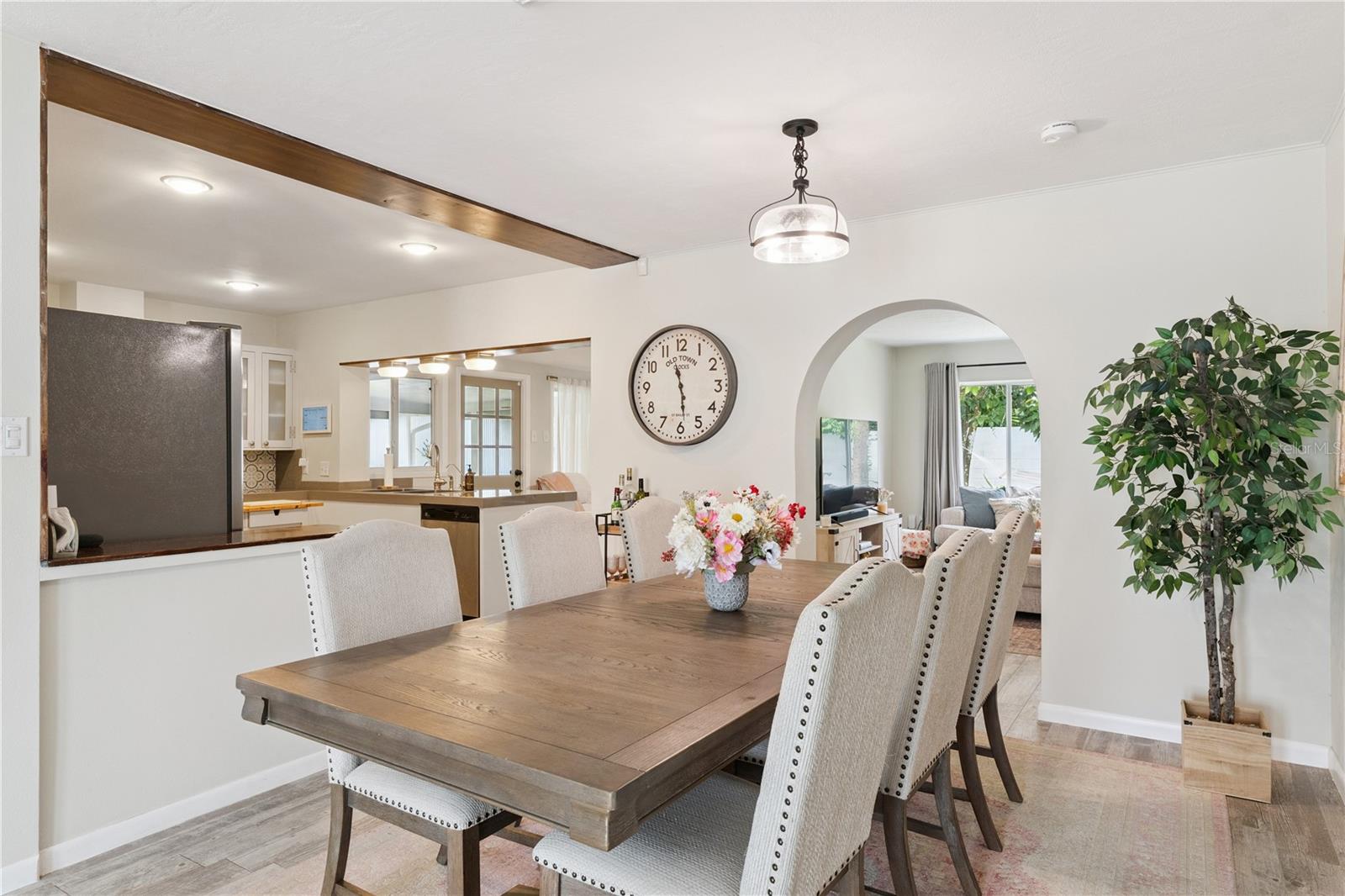 106 S LAKEWOOD CIRCLE