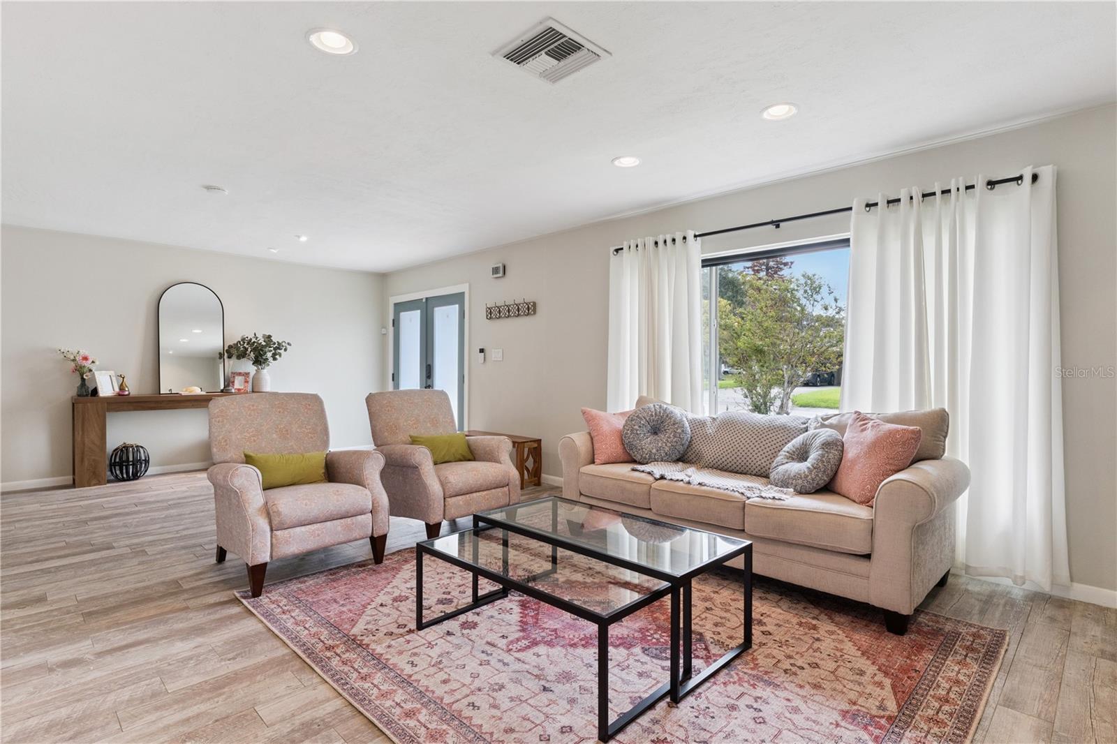 106 S LAKEWOOD CIRCLE