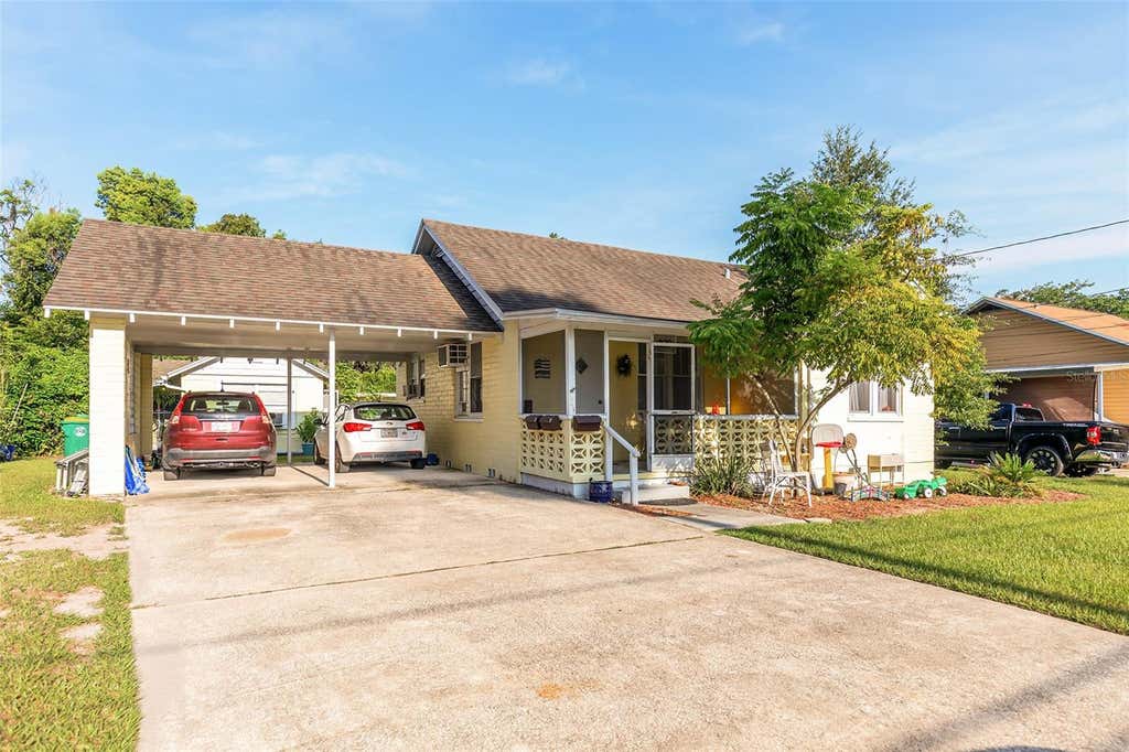 Photo of 220 N Adelle Avenue, Deland, FL 32720 (MLS # O6434214)