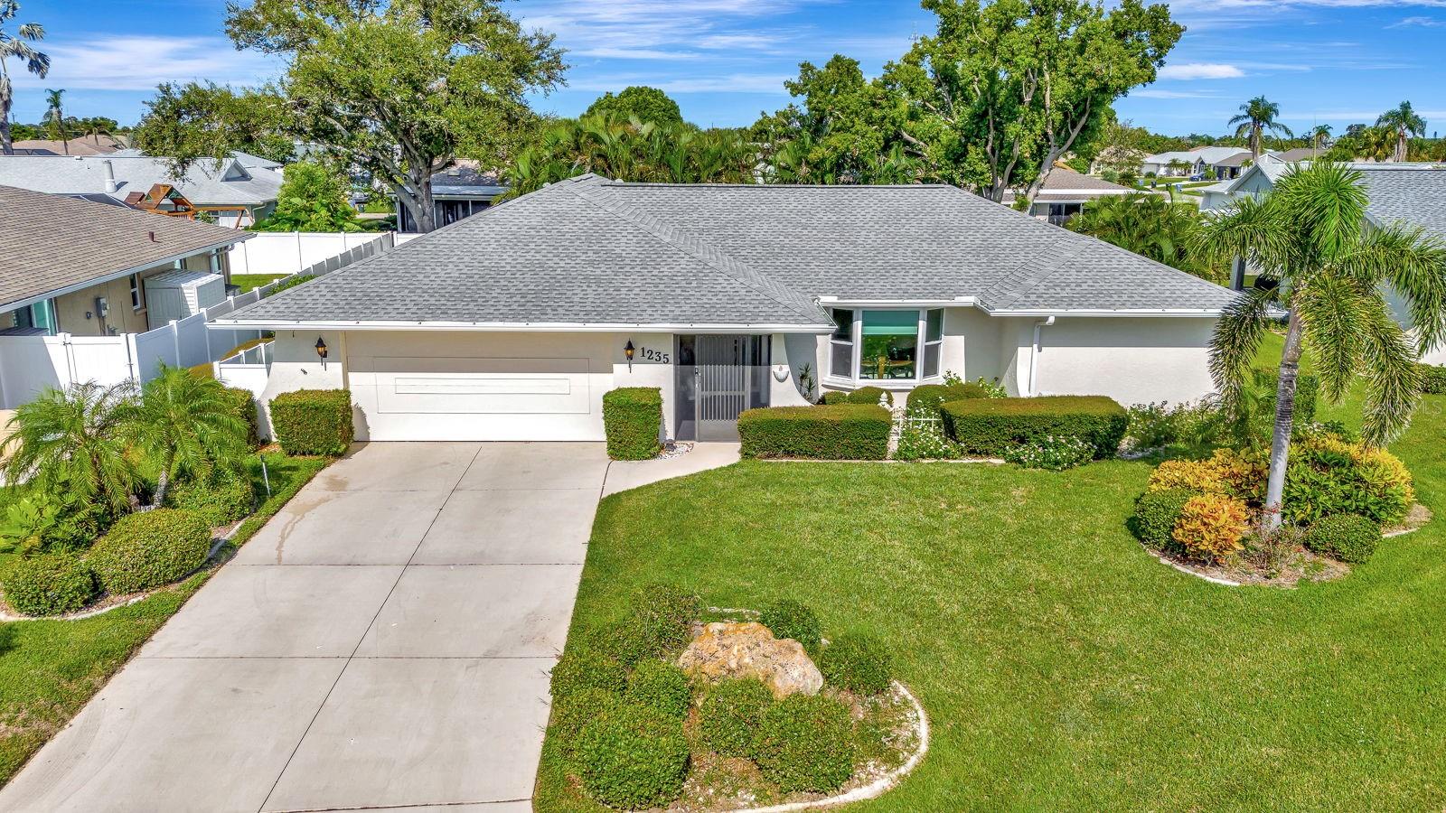 This house is located in a beautiful sylvan sought after area: very quiet and still very close to Venice downtown, restaurants and shops. It has a new roof (2023), new AC (2023), new double pain windows (2024), new pool filter and pump (2024). The pool screen was installed in 2020, updated and fully paid off solar panels keep the pool heated when necessary. No carpet in the house! The new Spanish tile floors were installed in 2023. The outside of the house is freshly repainted (2025). New appliances: refrigerator, washer and dryer (2024). All the ducts have been moved to the attic. Not in a flood zone and was never flooded!
You are less than 10 minutes (2 miles) away from downtown and a 10 minute drive (3 miles) from the famous Venice beaches. You will have access to the resort-style community life: community pool and clubhouse, tennis and pickle ball courts, cricket and football fields, community dock and boat and kayak slips. There is so much to do and enjoy Florida life in this vibrant community!