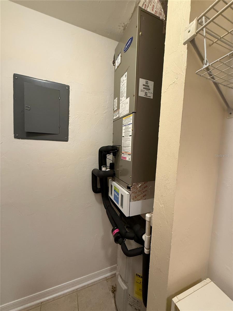 CREEKSIDE VILLAS - Residential Lease