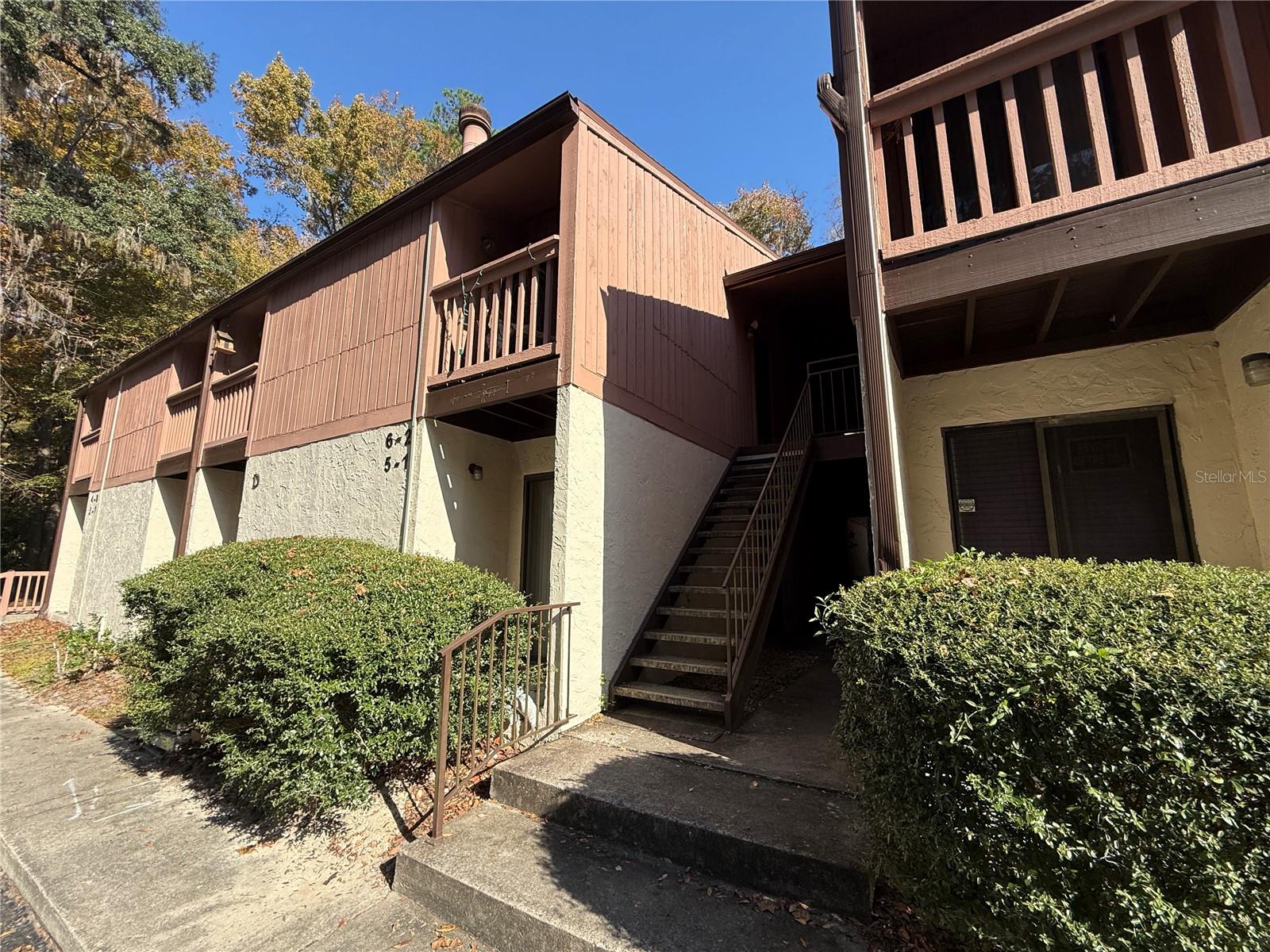 CREEKSIDE VILLAS - Residential Lease