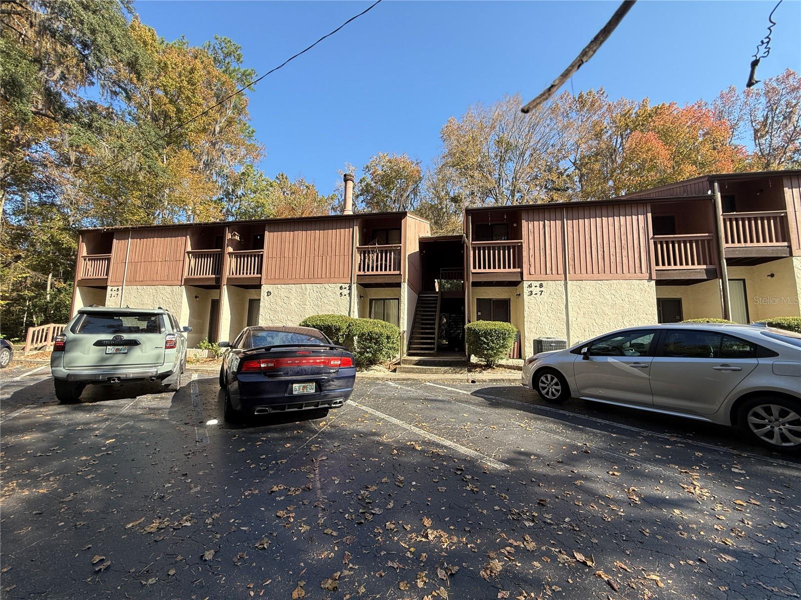 CREEKSIDE VILLAS - Residential Lease