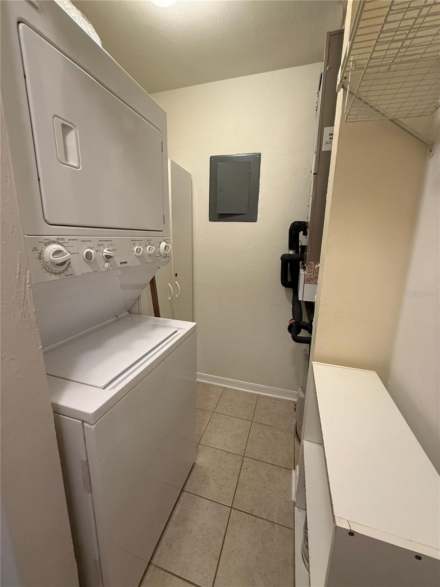 CREEKSIDE VILLAS - Residential Lease