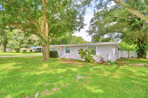 A home in WINTER HAVEN