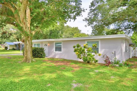 A home in WINTER HAVEN