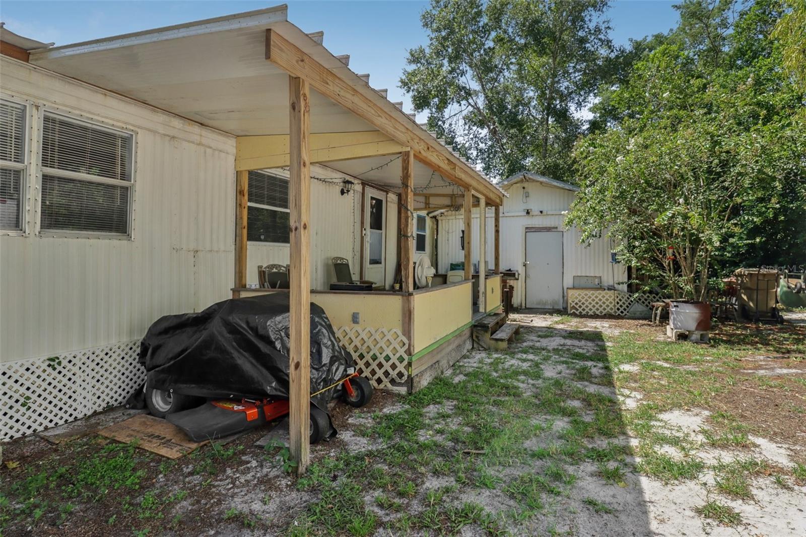 LAKE EUSTIS VILLAGE PARK - Residential