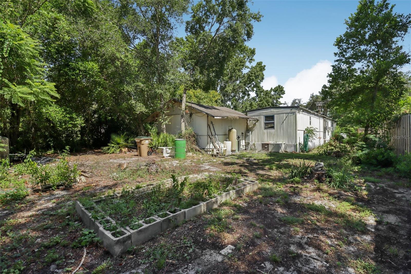 LAKE EUSTIS VILLAGE PARK - Residential