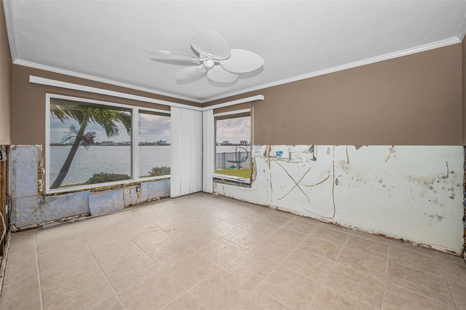 RIDGEWOOD RIVIERA - Residential