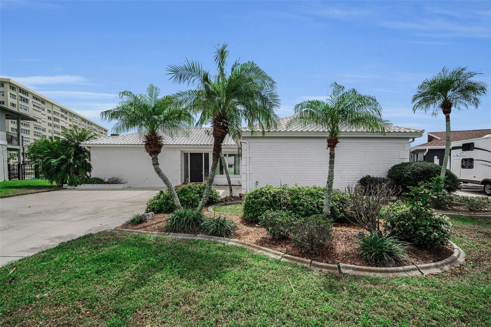 RIDGEWOOD RIVIERA - Residential