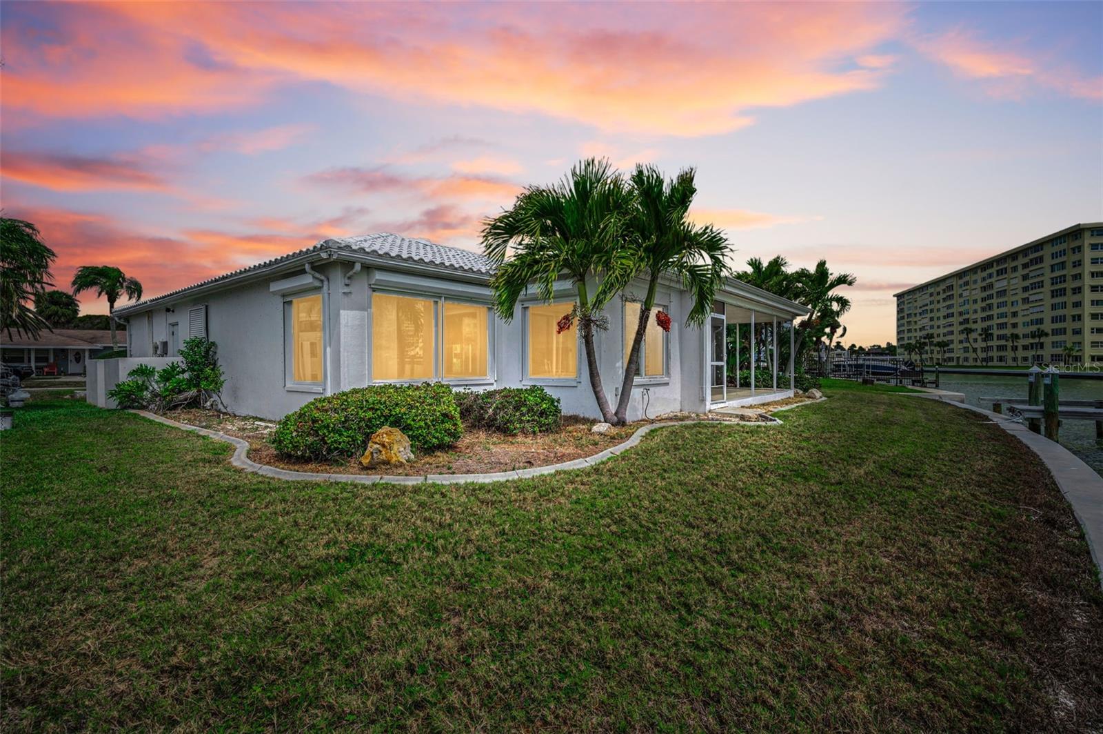 RIDGEWOOD RIVIERA - Residential