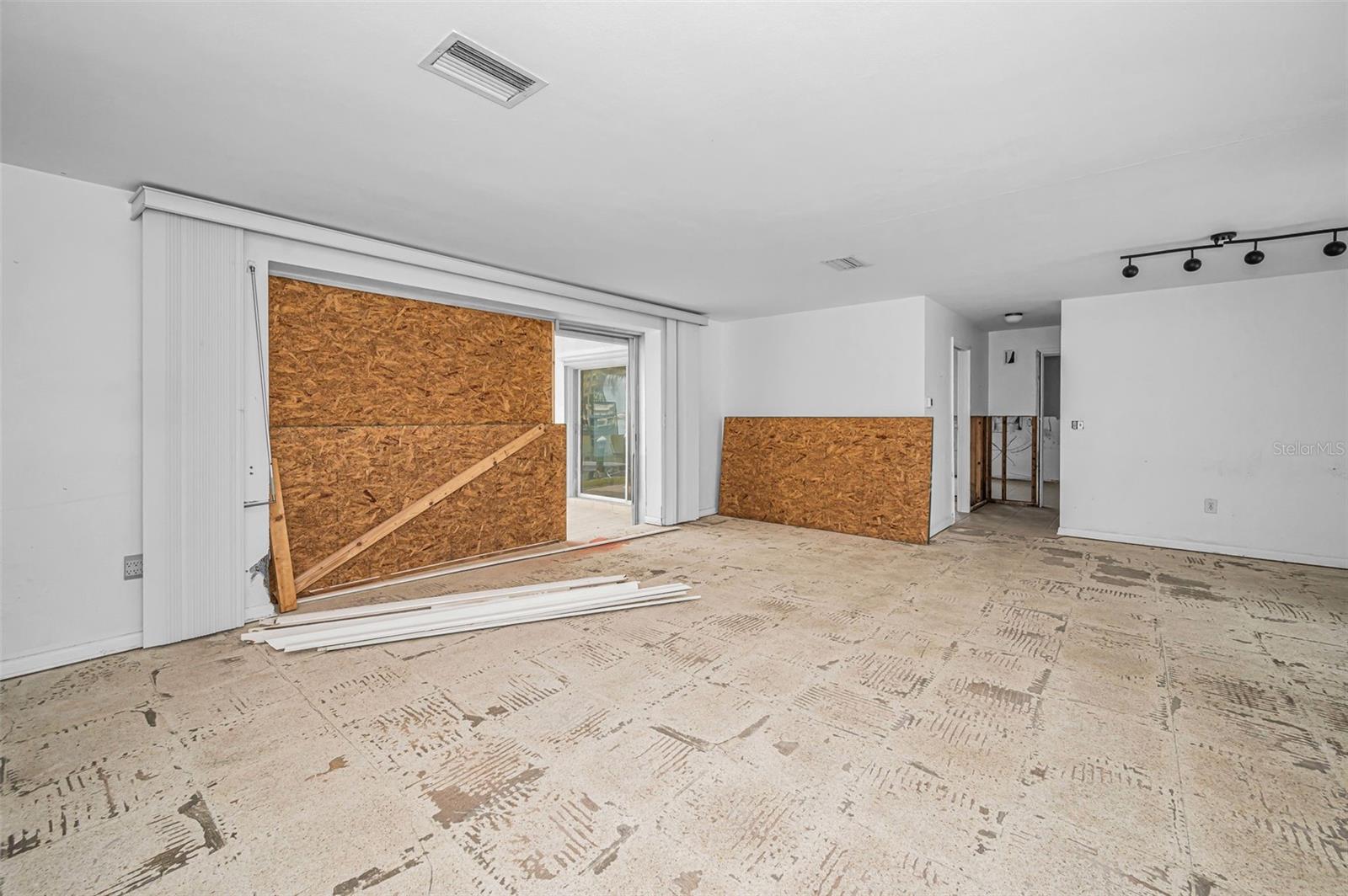 RIDGEWOOD RIVIERA - Residential