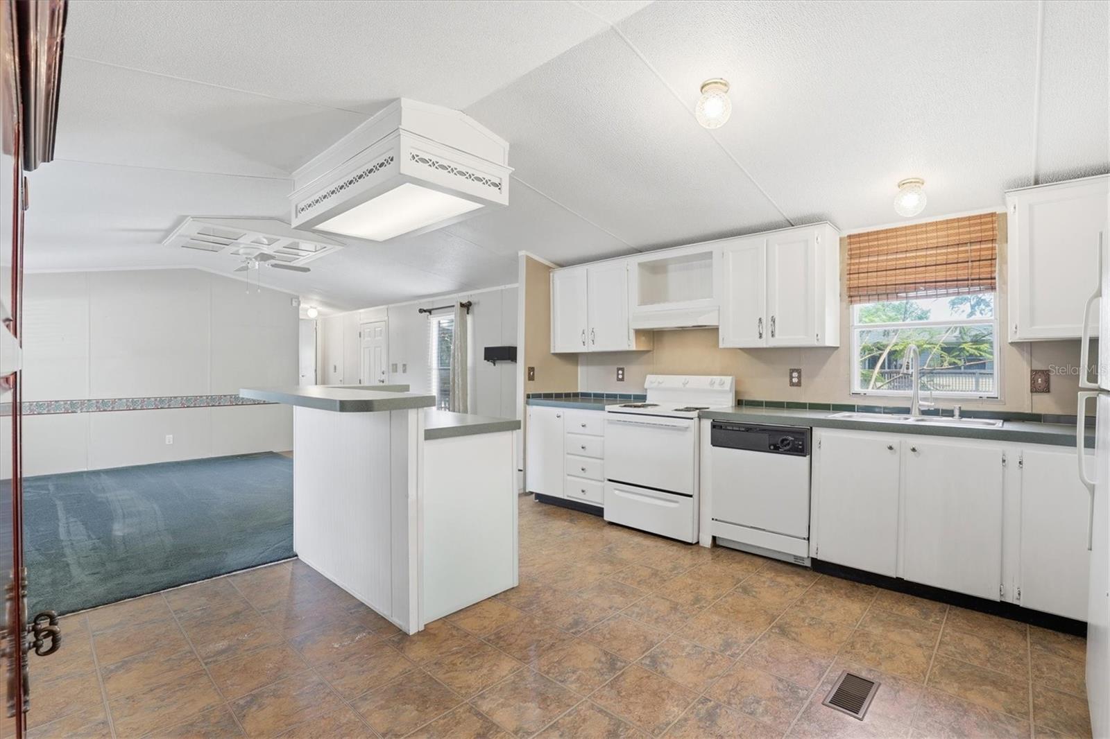 WEEKI WACHEE GARDENS - Residential