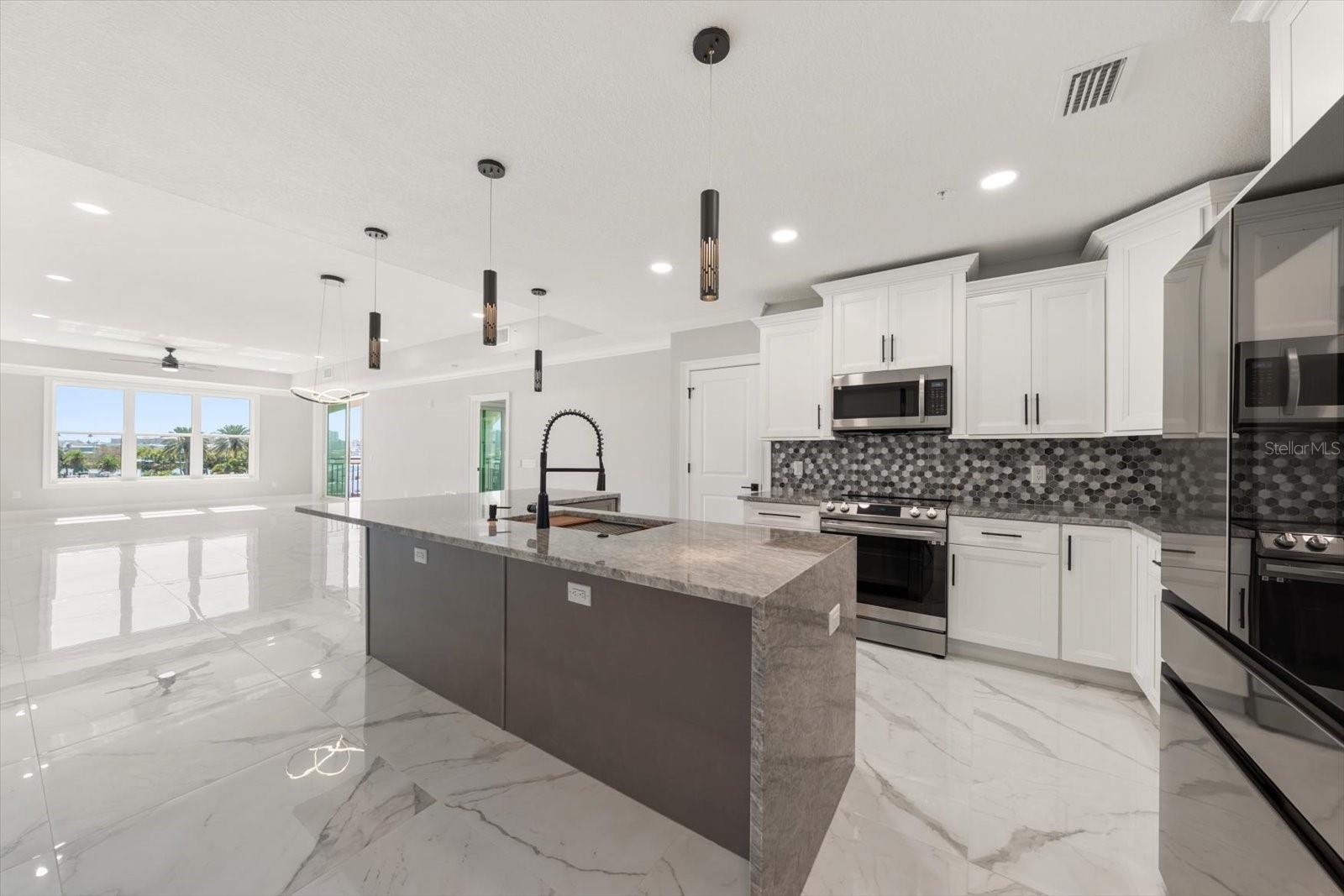 211 DOLPHIN POINT 303