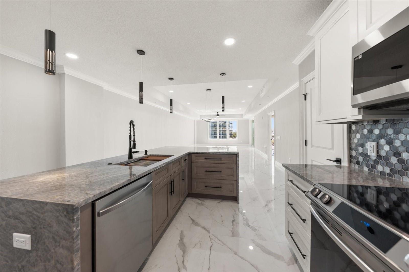 211 DOLPHIN POINT 303