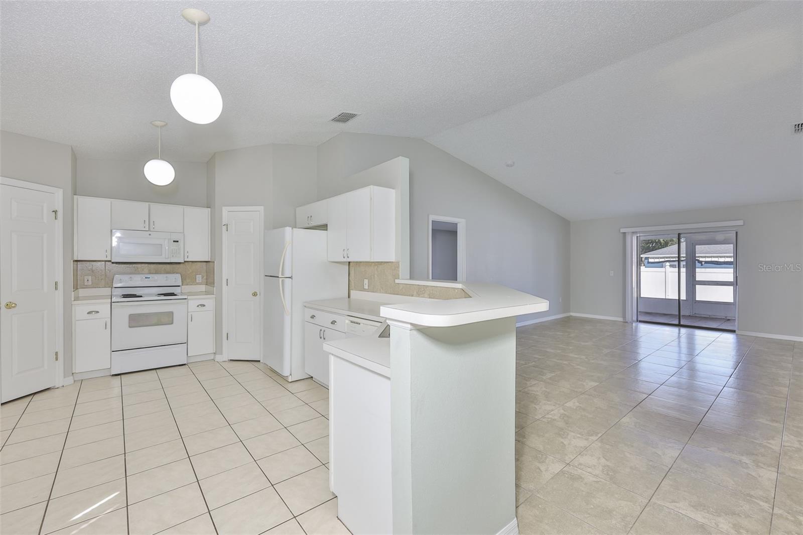 VILLAGES OF LAKE ST CHARLES PH - Residential Lease