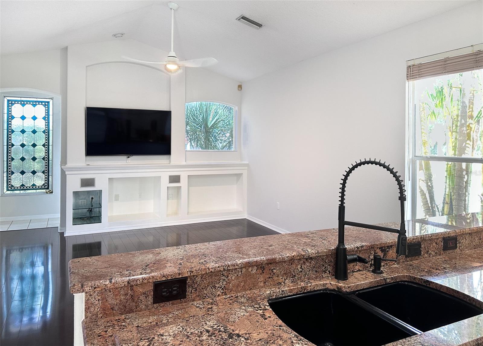 HUNTINGTON POINTE - Residential