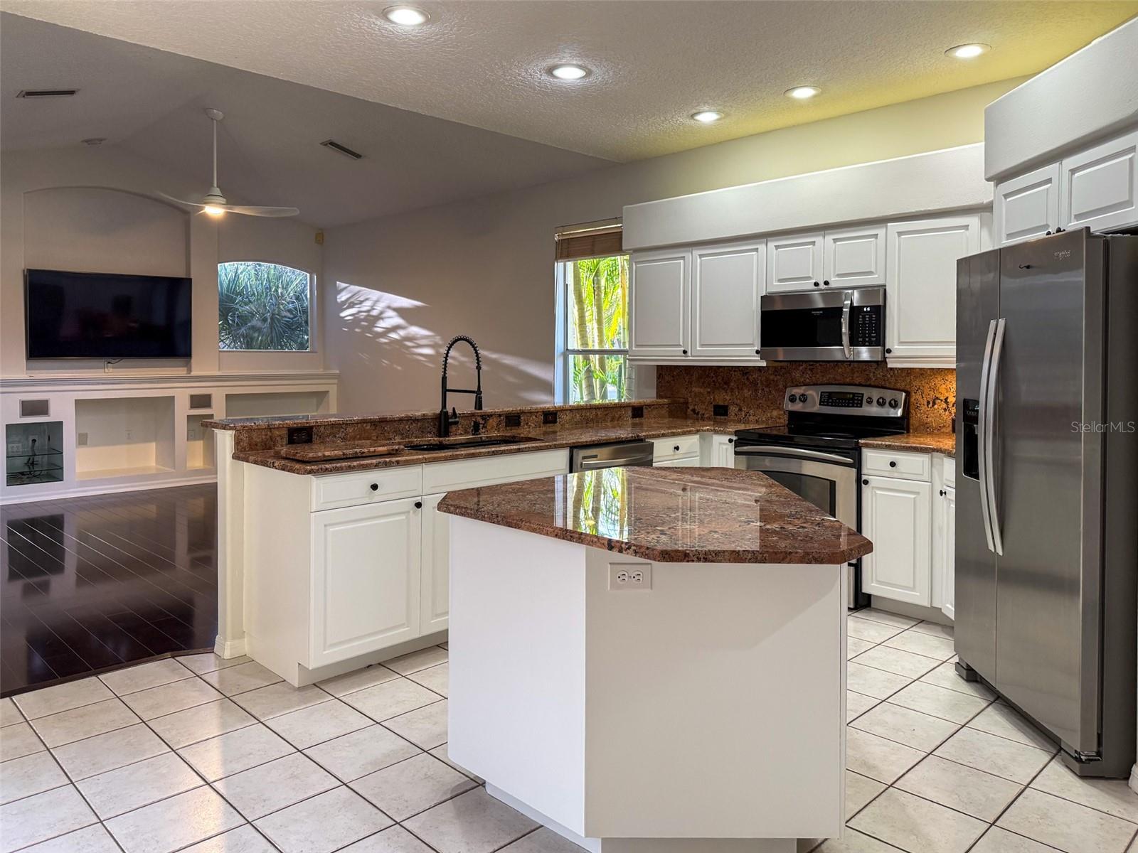 HUNTINGTON POINTE - Residential
