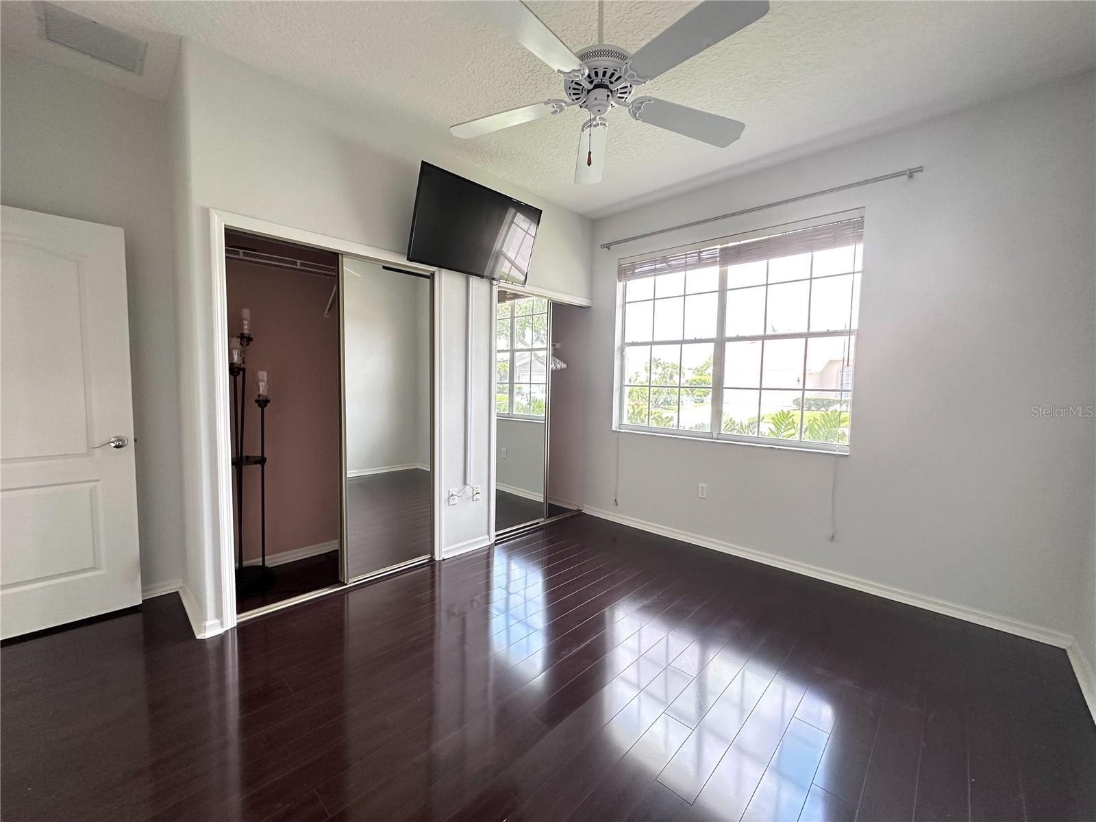 HUNTINGTON POINTE - Residential