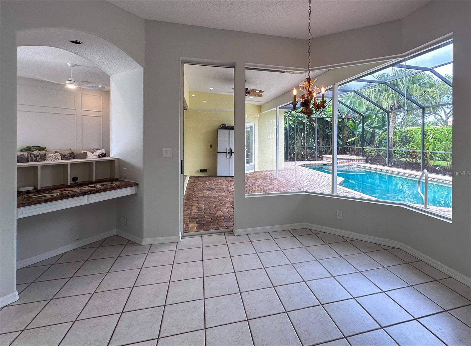HUNTINGTON POINTE - Residential