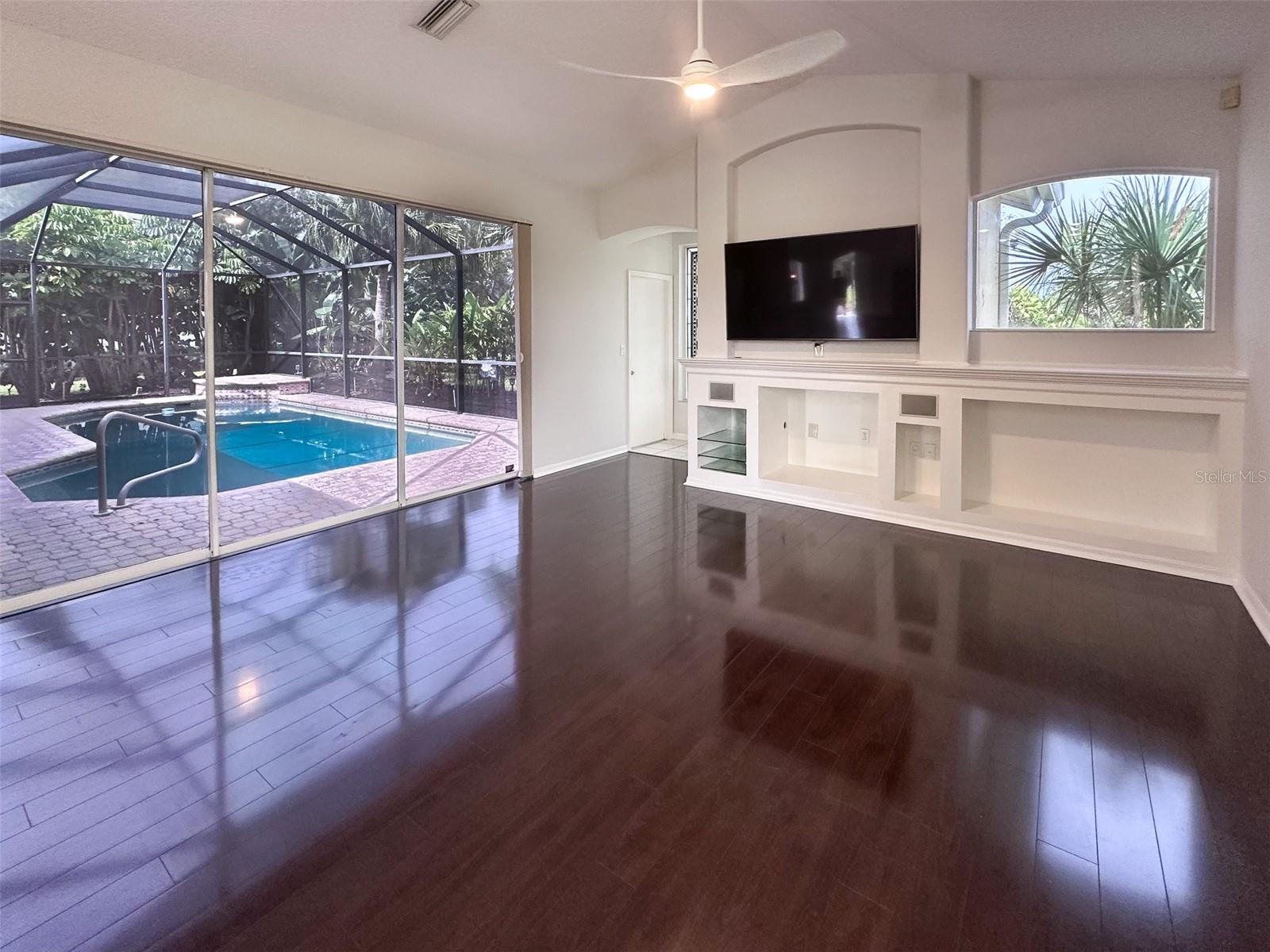 HUNTINGTON POINTE - Residential