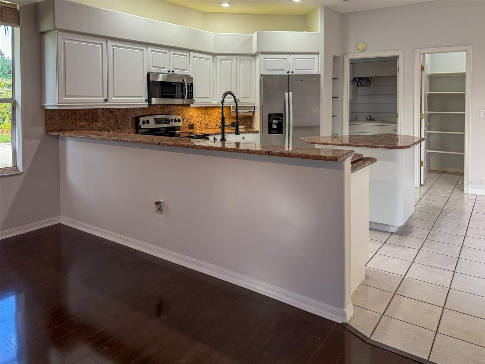 HUNTINGTON POINTE - Residential
