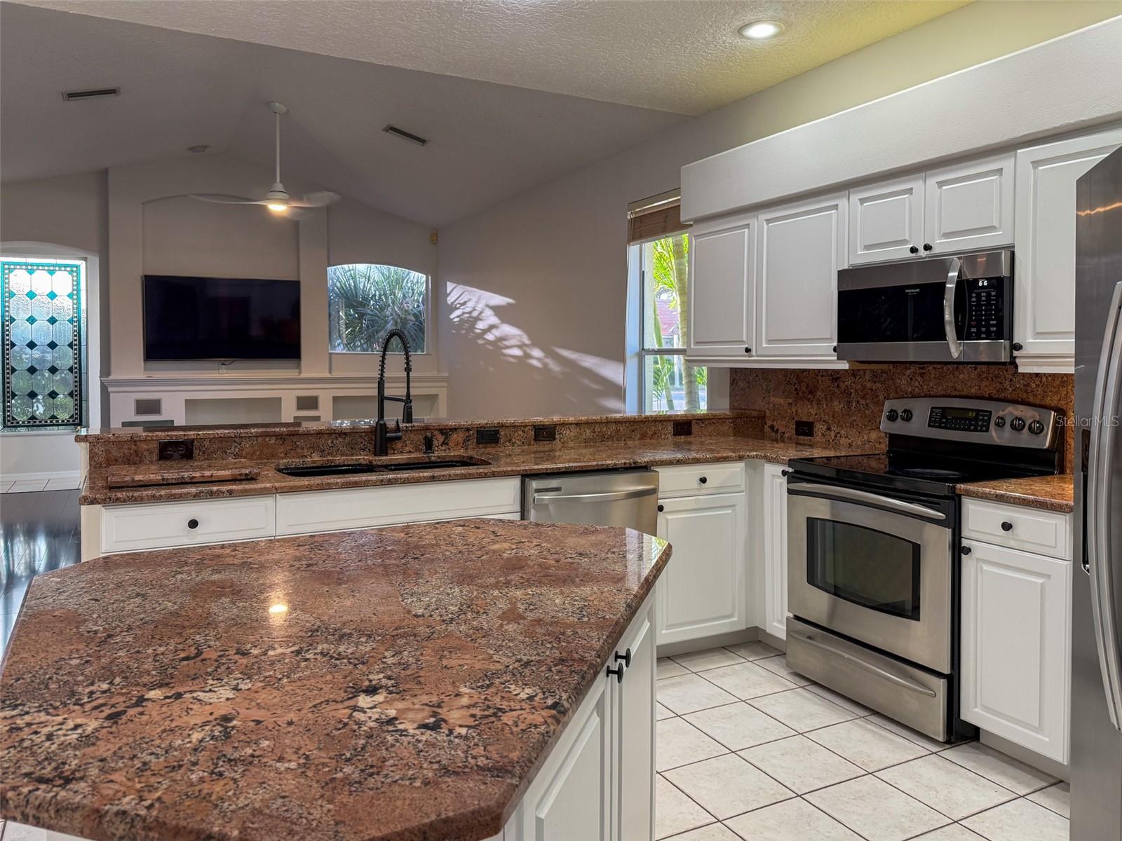 HUNTINGTON POINTE - Residential
