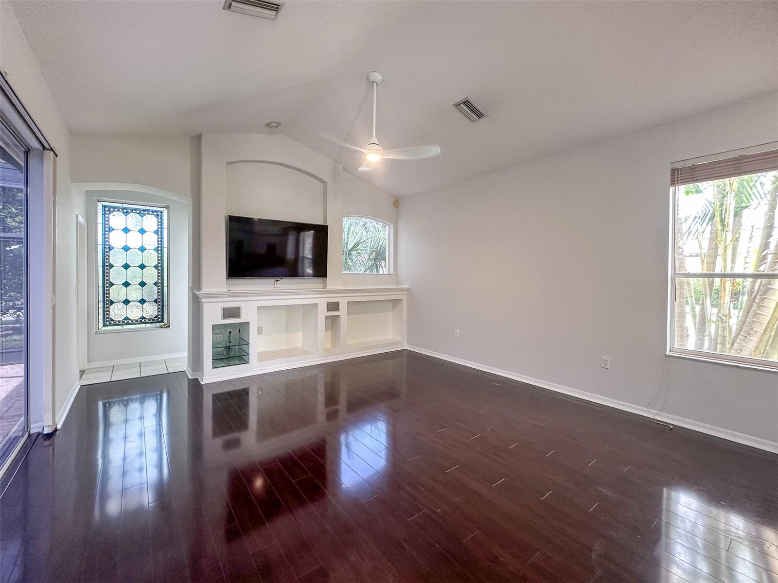 HUNTINGTON POINTE - Residential
