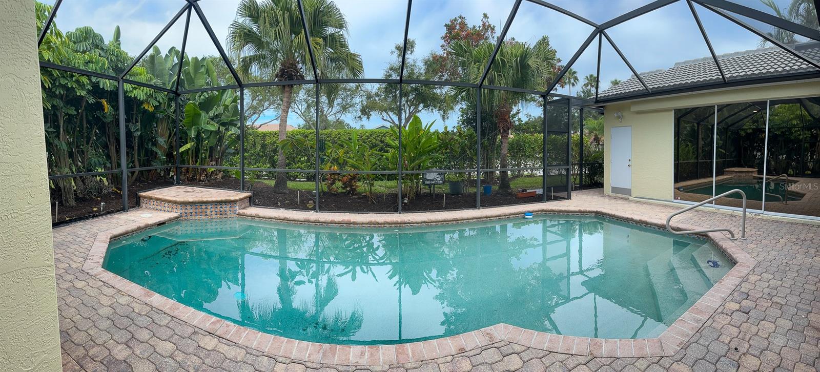 HUNTINGTON POINTE - Residential