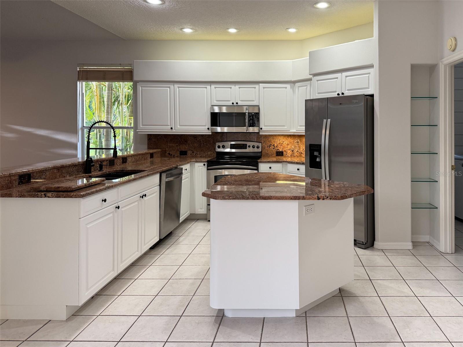 HUNTINGTON POINTE - Residential