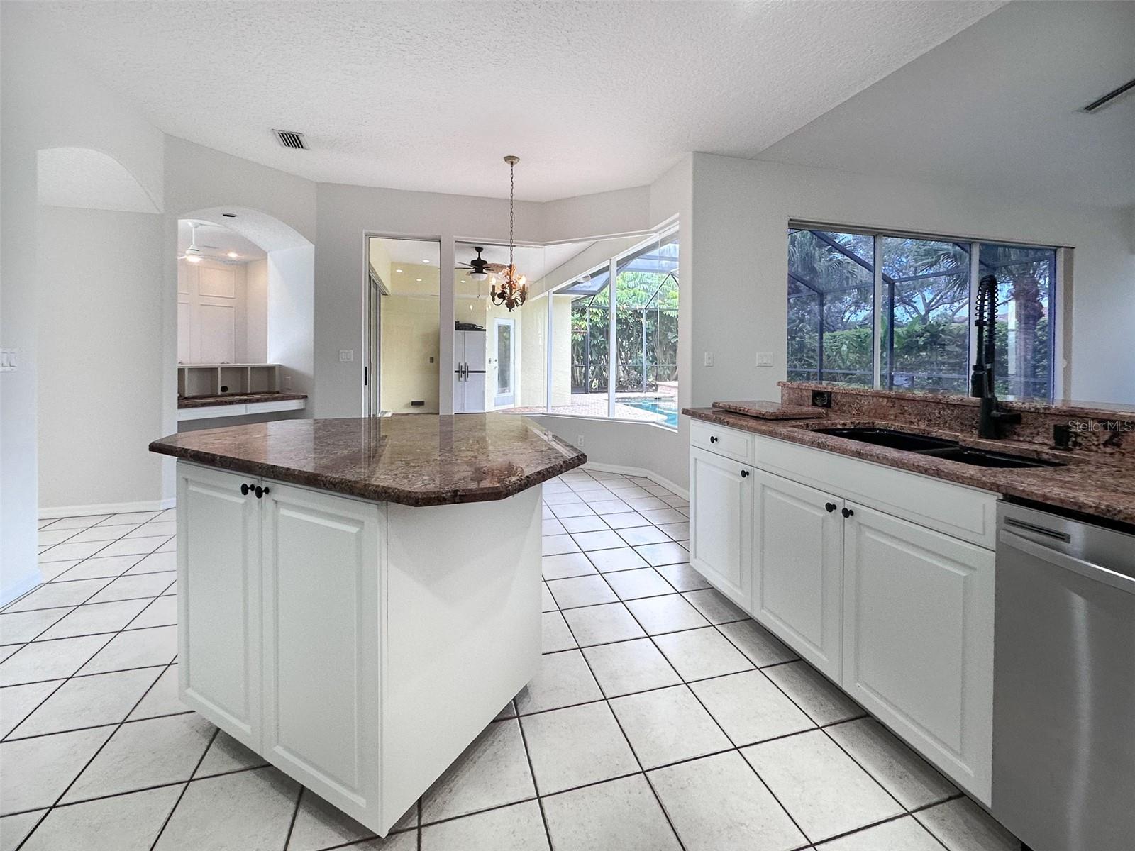 HUNTINGTON POINTE - Residential