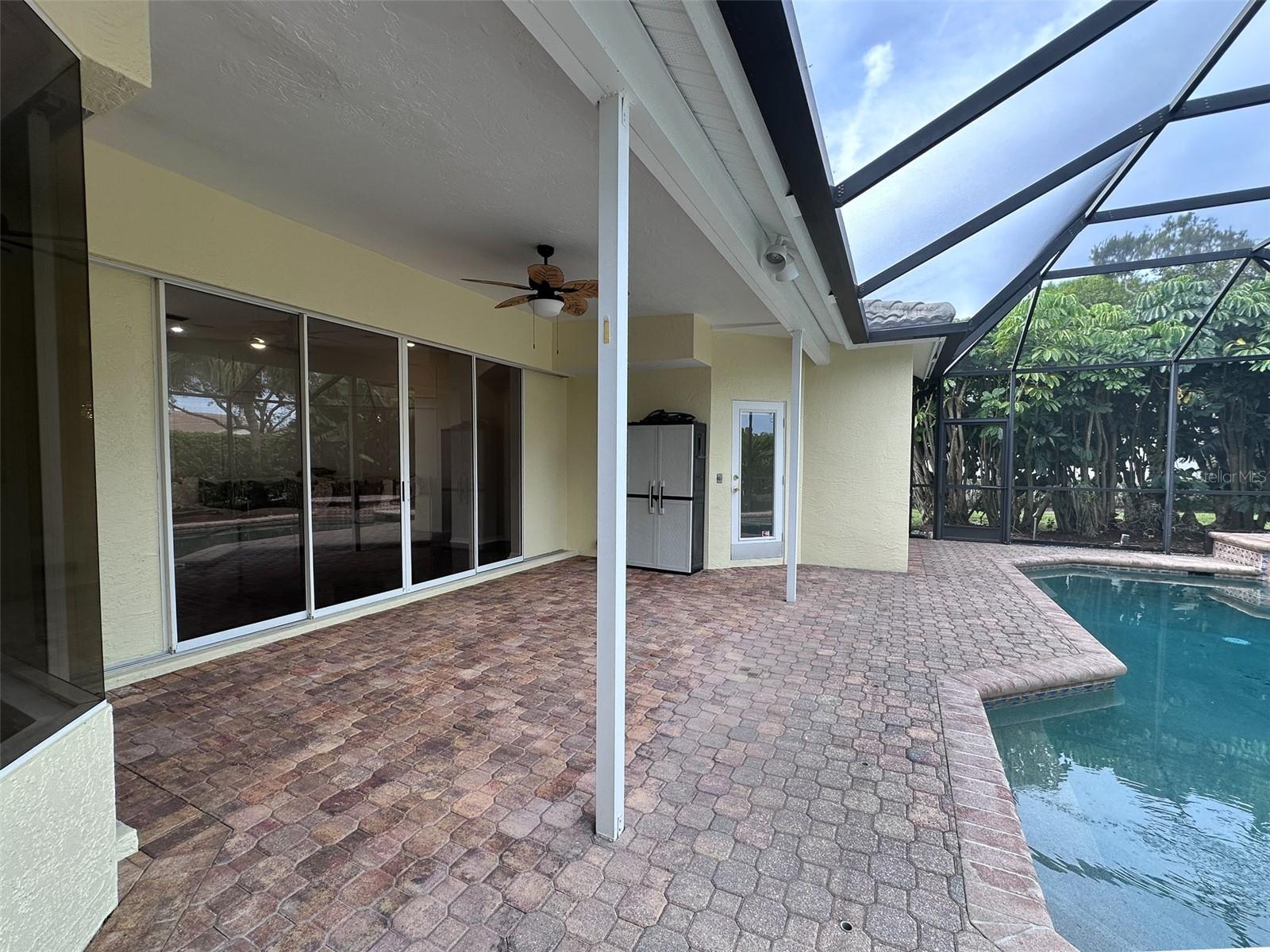 HUNTINGTON POINTE - Residential