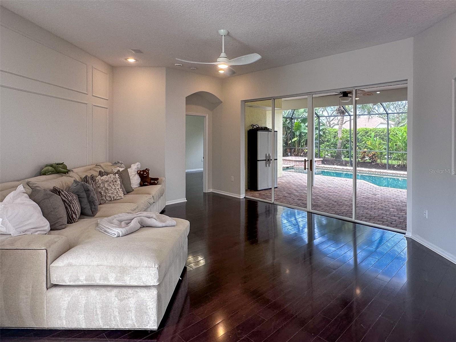 HUNTINGTON POINTE - Residential